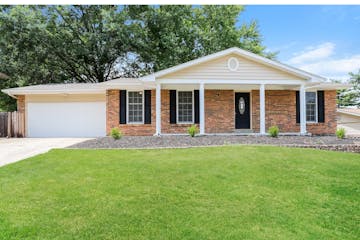 12 OAKSHIRE CT ST PETERS, MO 63376